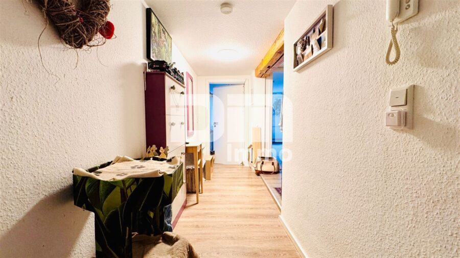 (R)eserviert!Moderne Dreizimmerwohnung in umfassend saniertem Fachwerkhaus - Flur / Dielenbereich / Garderobe / Abstellraum